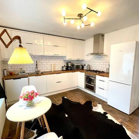 Gorgeous 2 bedroom apartment edge of Cabot Circus Bristol Buitenkant foto