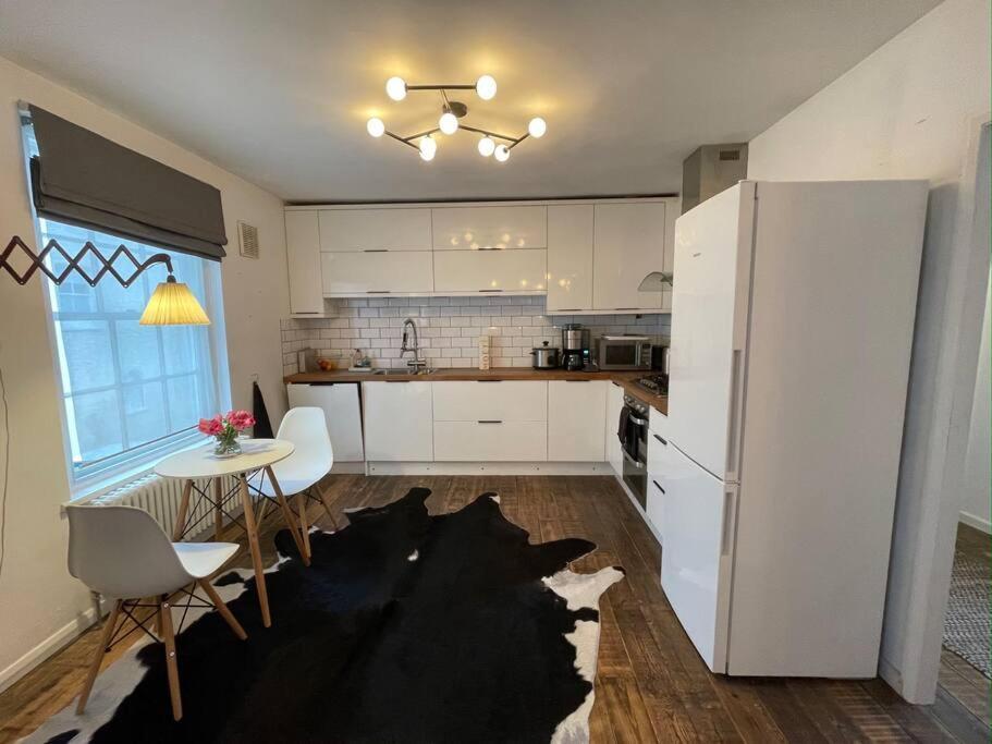 Gorgeous 2 bedroom apartment edge of Cabot Circus Bristol Buitenkant foto